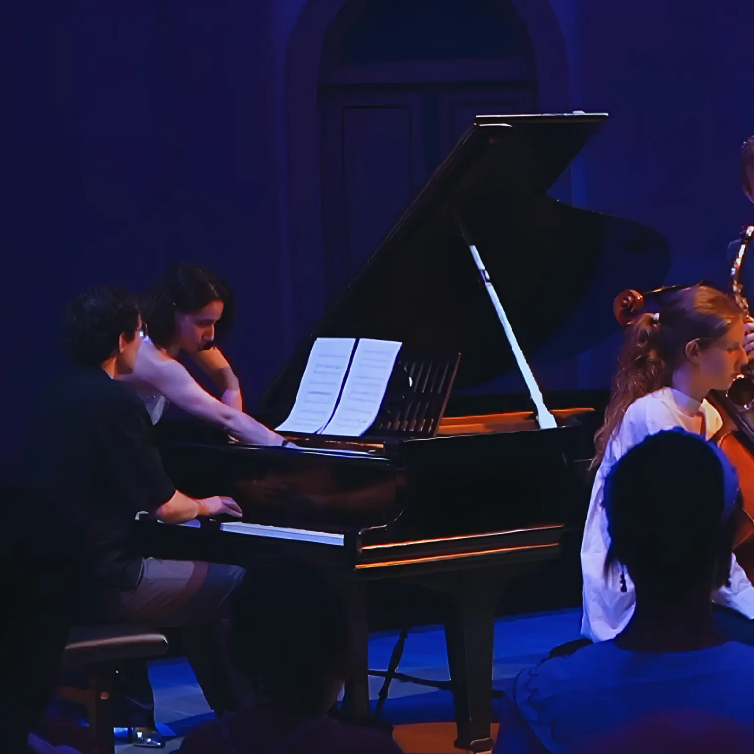 Confronting Silence van Mojan Alaiyah en Sep Keyhani